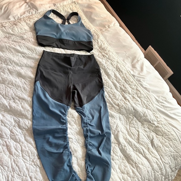 ZYIA Yoga Set - Top & Leggings - Picture 6 of 12